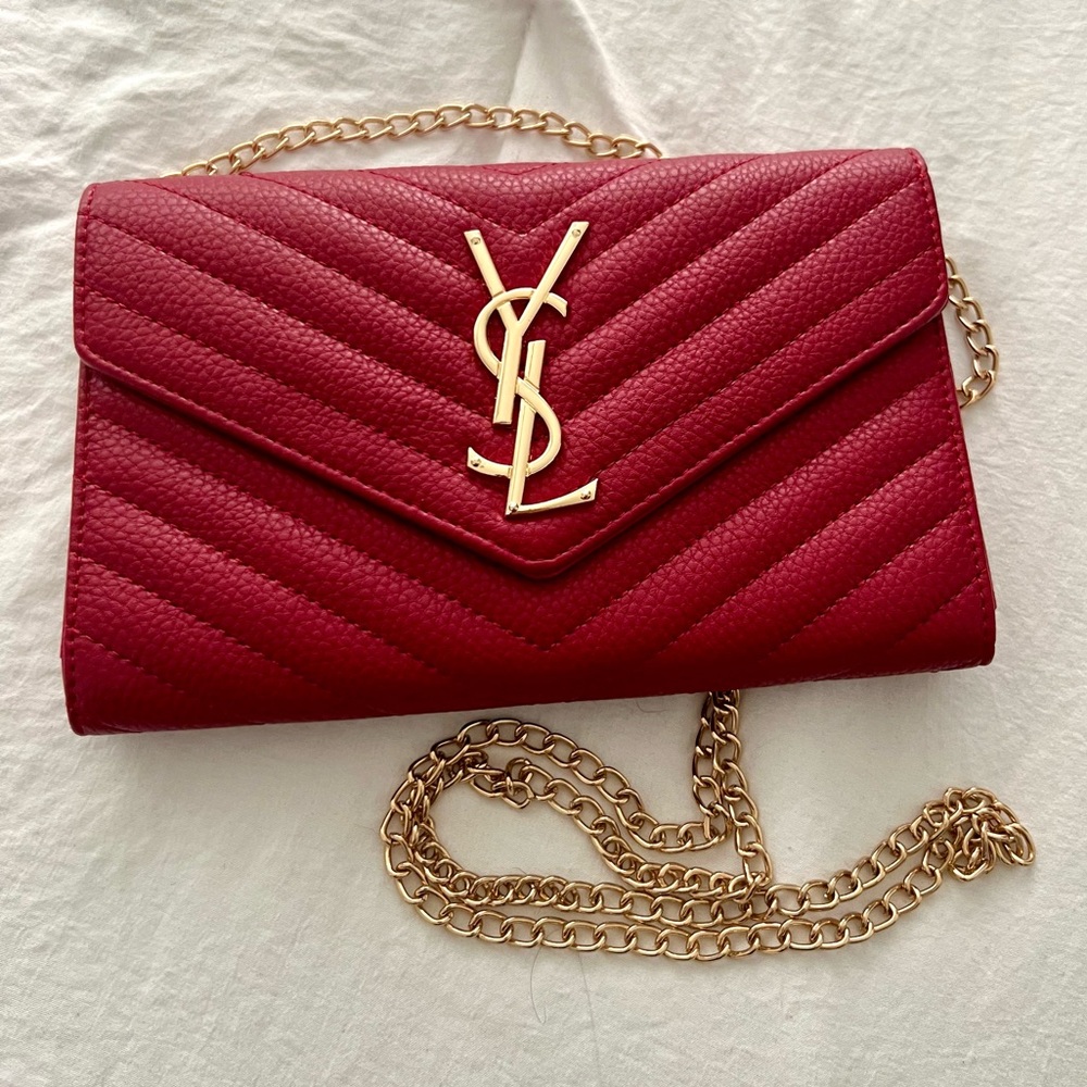 👑✅PRICE FIRM✅ Red Fashion Designer WOC Crossbody Bag. - Picture 4 of 17